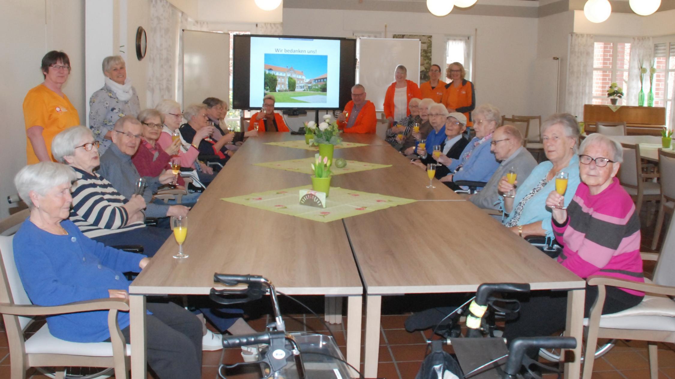 Neue Stühle, neue Tische und dazu ein großer E-Screen in der Altentagesstätte in Wessum. Ermöglicht wurde dies durch die Umsetzung eines Leader-Projektes.