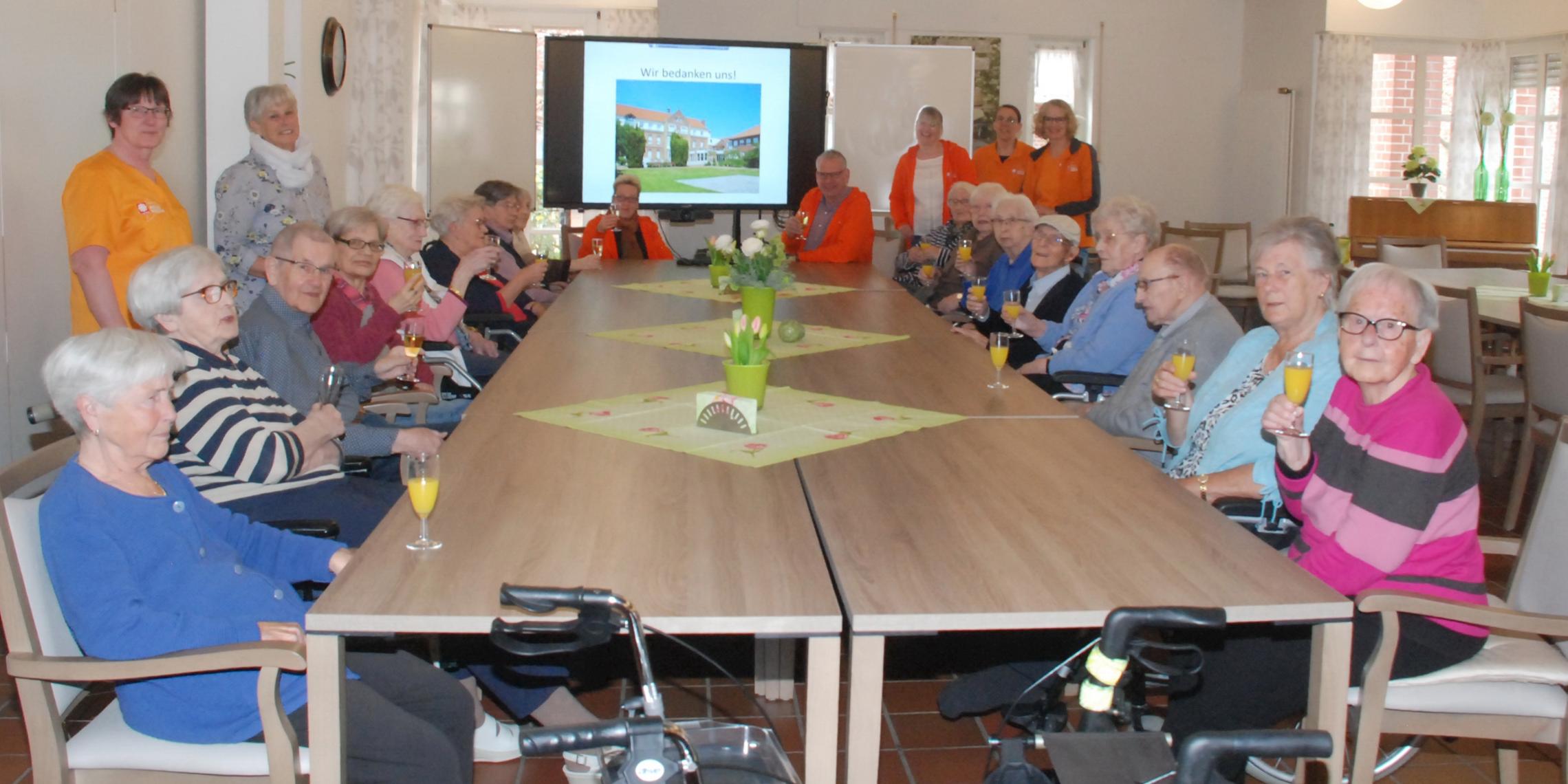 Neue Stühle, neue Tische und dazu ein großer E-Screen in der Altentagesstätte in Wessum. Ermöglicht wurde dies durch die Umsetzung eines Leader-Projektes.