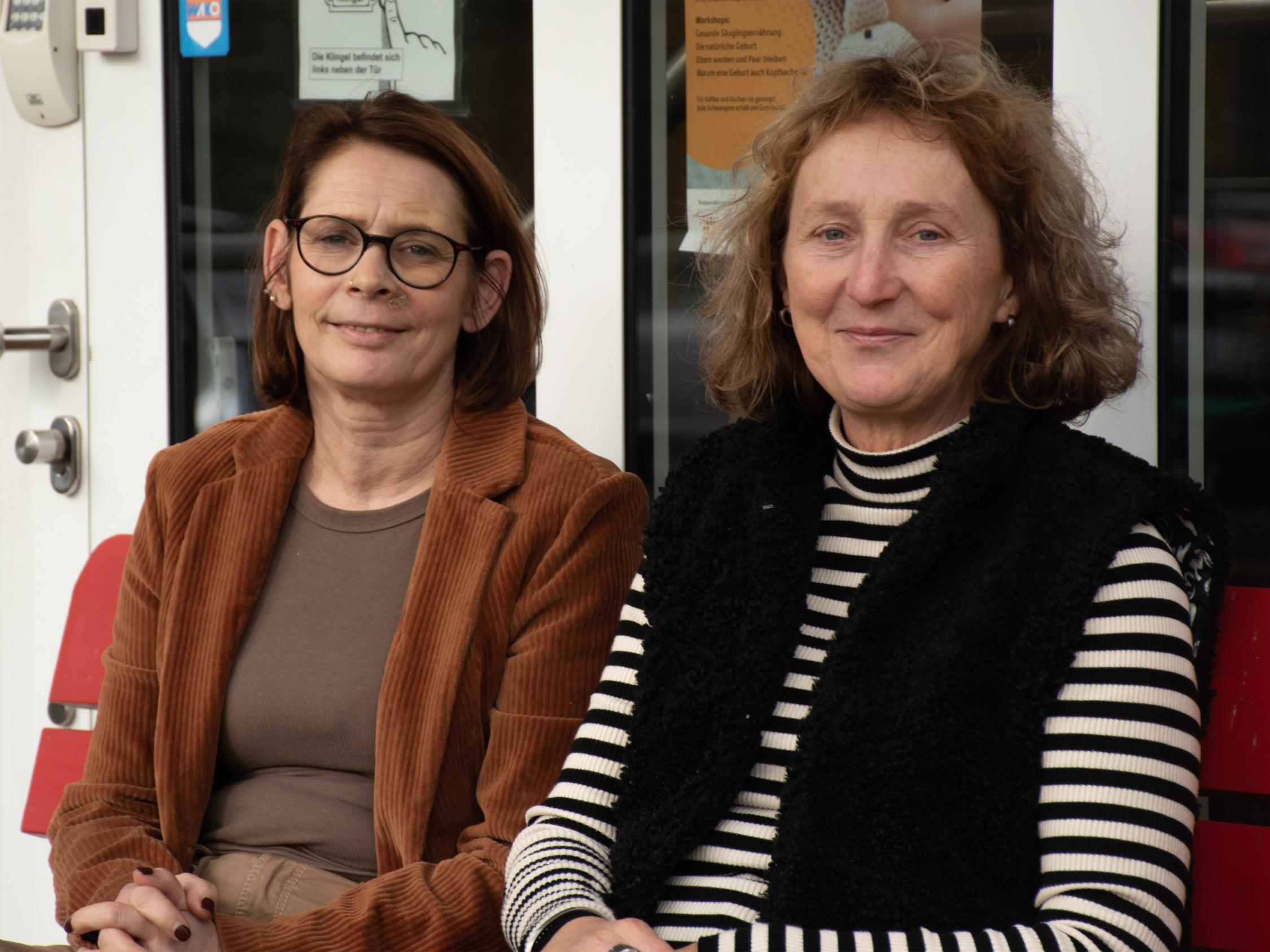 Maria Revers (l.) ist für die regionale Flüchtlingsberatung zuständig. Annegret Lemken betreut die Migrationsberatung für erwachsene Zugewanderte.