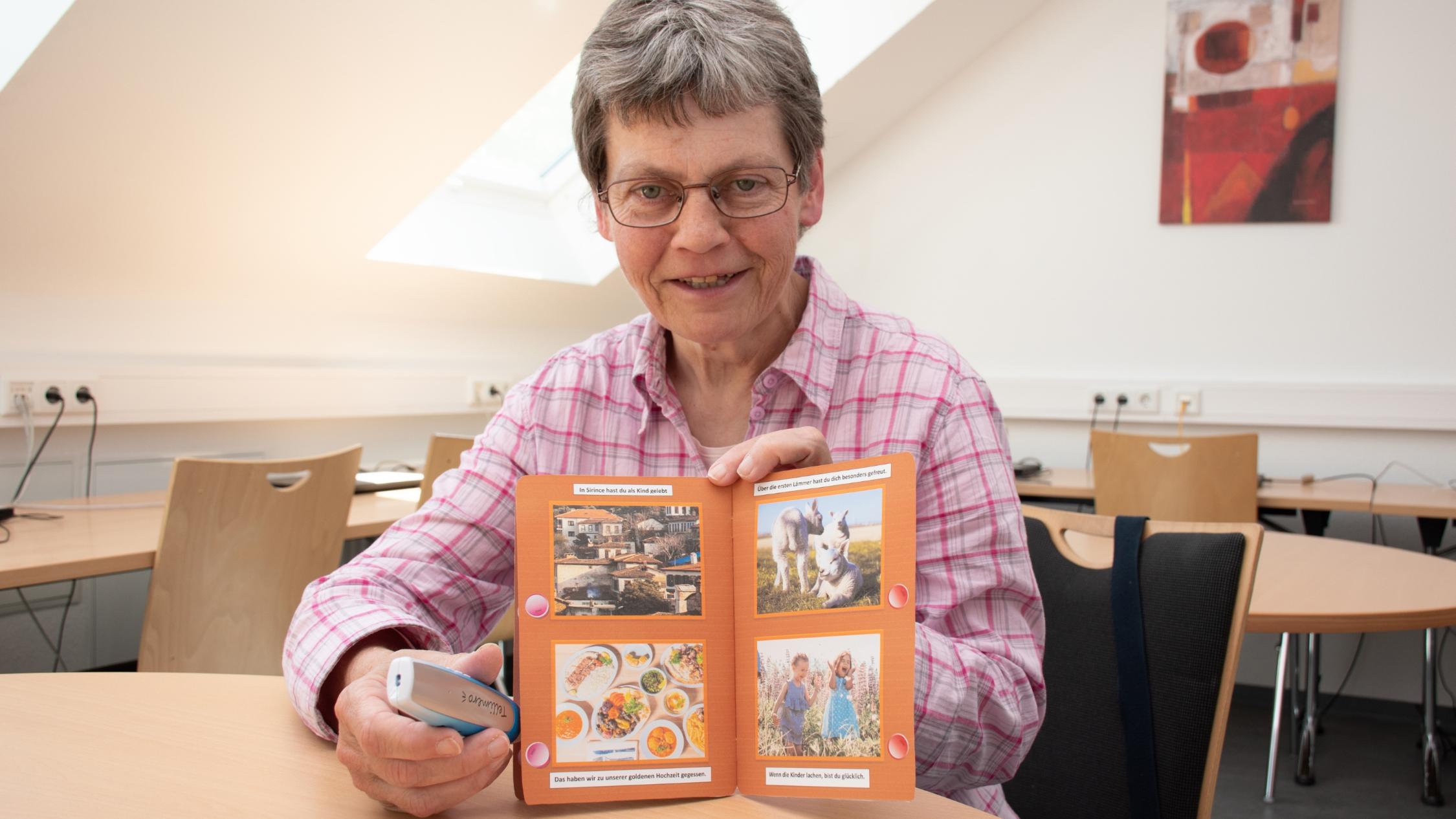 Maria Südholt hat mit ihrem Erinnerungsbuch einen Wettbewerb der Deutschen Alzheimer Gesellschaft gewonnen.