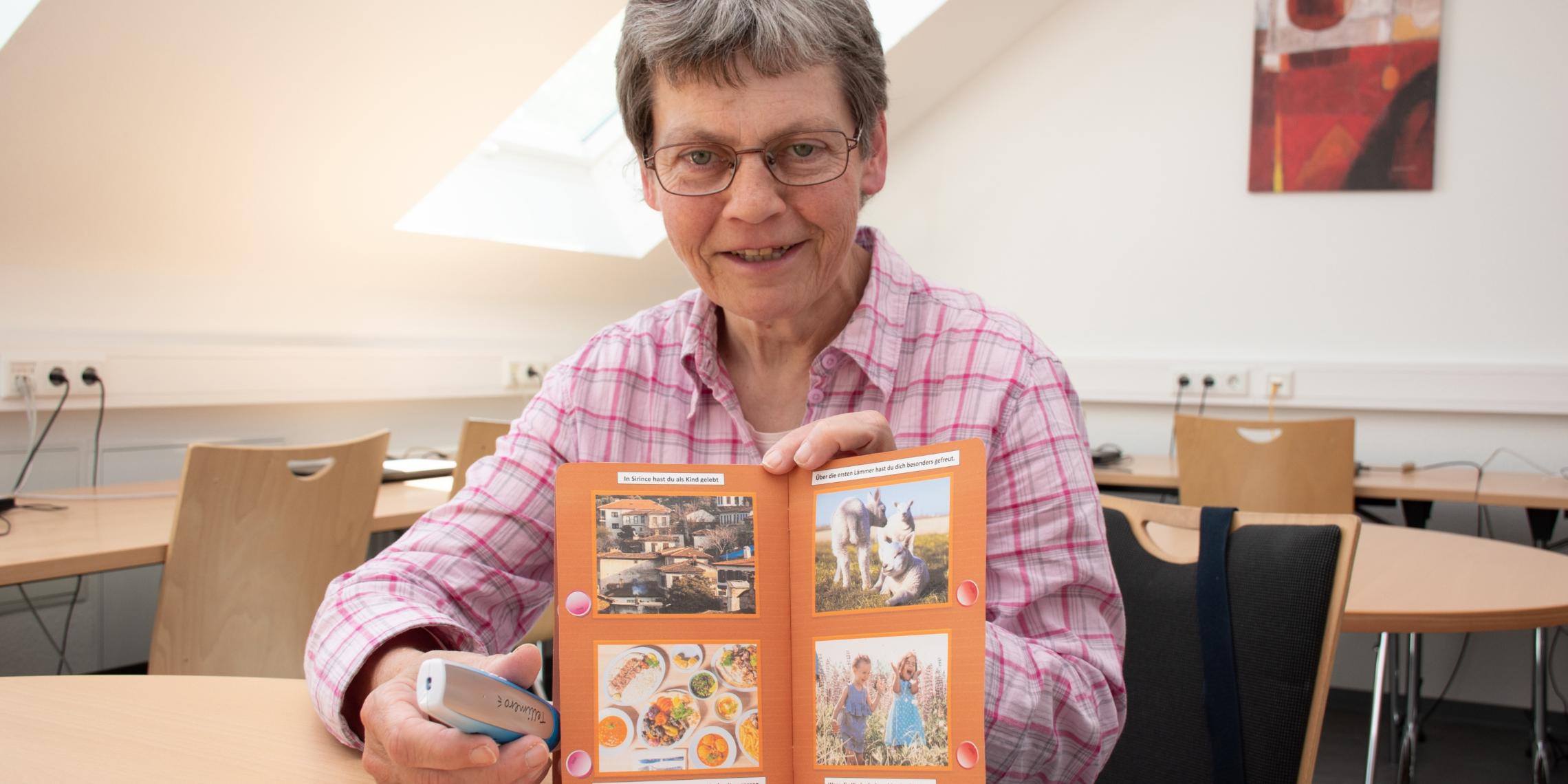 Maria Südholt hat mit ihrem Erinnerungsbuch einen Wettbewerb der Deutschen Alzheimer Gesellschaft gewonnen.
