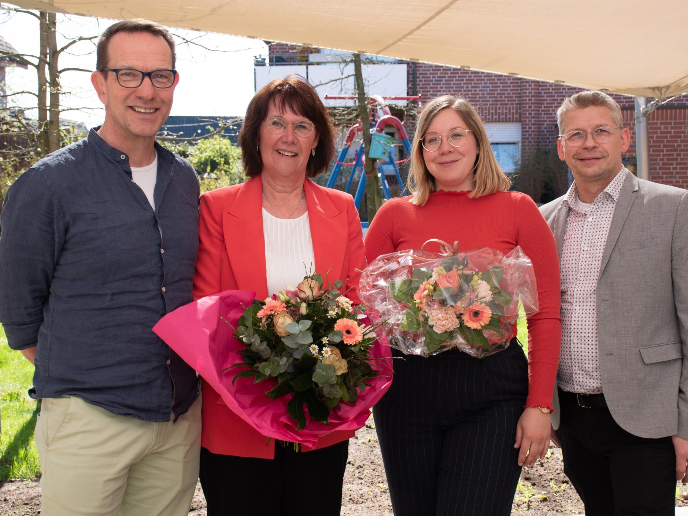 ABW-Leiterin Martina Kemper (2.v.l.) mit ihrer Nachfolgerin Karla Gesing sowie Caritas-Vorstand Peter Schwack (r.) und Bereichsleiter Thomas Berning.