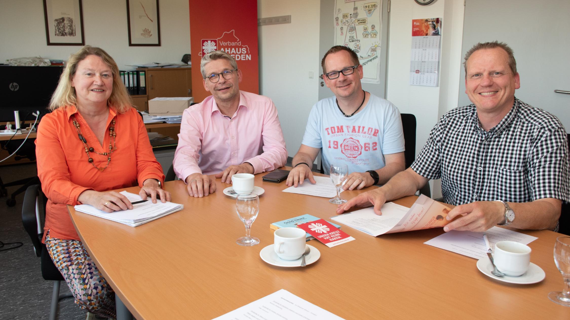 V.l.: Christel Mers (Gemeindecaritas Ahaus), Peter Schwack (Vorstand), Mathias Wübbeling (Gemeindecaritas Stadtlohn und Südlohn) und Benedikt Helmich (Koordinator Pastoraler Raum).