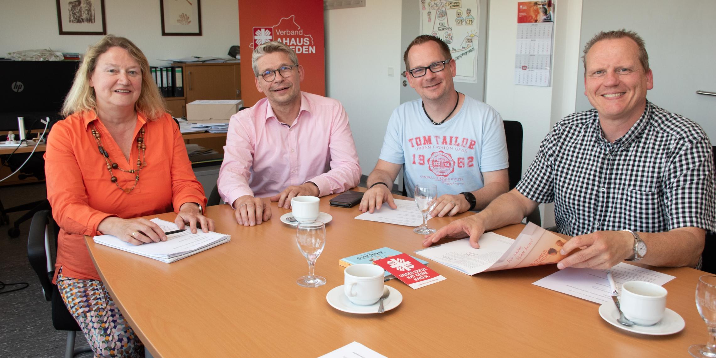 V.l.: Christel Mers (Gemeindecaritas Ahaus), Peter Schwack (Vorstand), Mathias Wübbeling (Gemeindecaritas Stadtlohn und Südlohn) und Benedikt Helmich (Koordinator Pastoraler Raum).