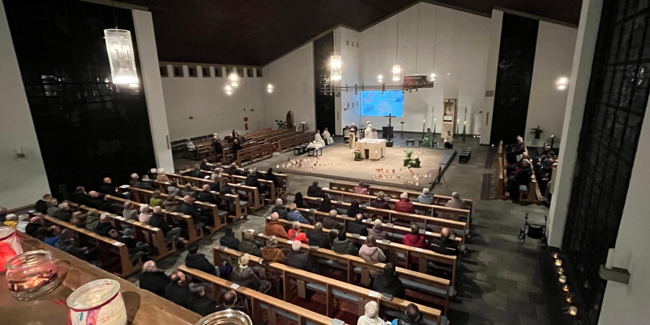 Die Vorabendmesse in St. Joseph in Stadtlohn  stand ganz im Zeichen der bundesweiten Solidaritätskation '#EineMillionSterne