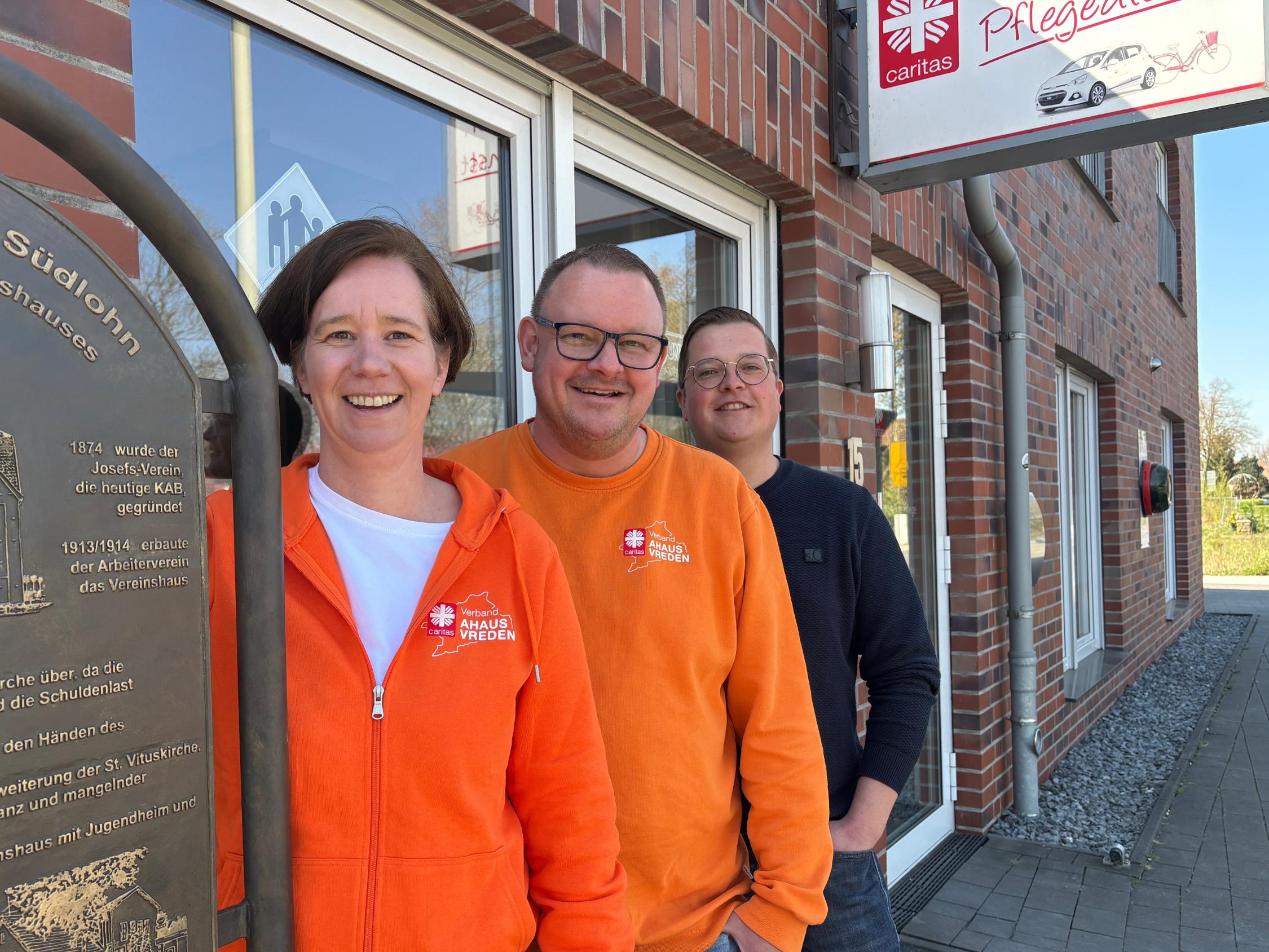 Das Leitungsteam der Caritas Ambulanten Pflege in Südlohn: Karin Bennemann (Stellvertretung), Jens Beckmann (Leitung), Markus Heitmann (Stellvertretung).