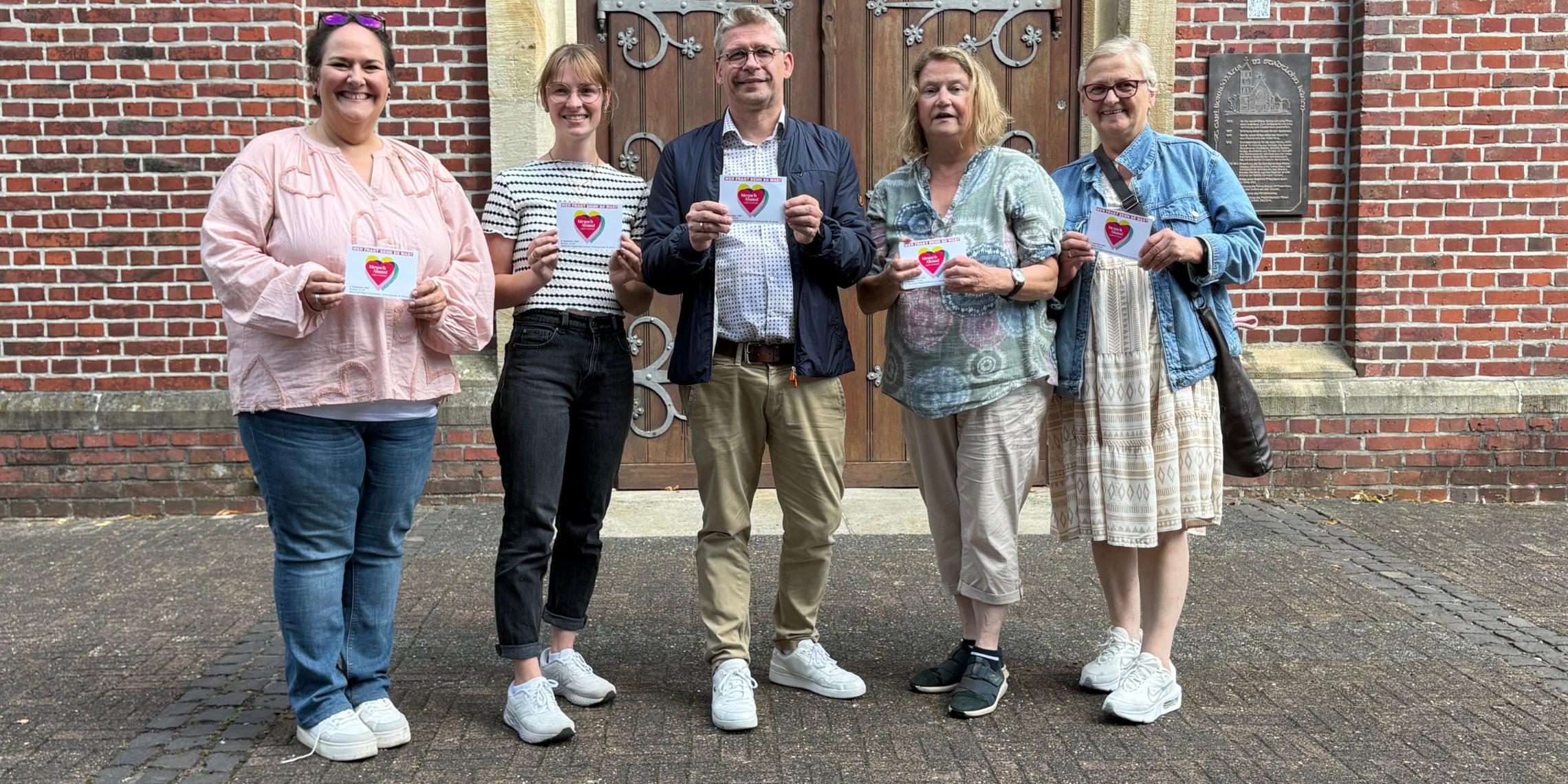 Sie gehören zum Organisationsteam der Wahlveranstaltung im Alexander-Hegius-Gymnasium (v.l.): Silke Uelsmann (Gemeindecaritas), Denise Terhaar (youngcaritas), Caritas-Vorstand Peter Schwack, Christel Mers (Gemeindecaritas) und Bozena Reimann (Gemeindecaritas).