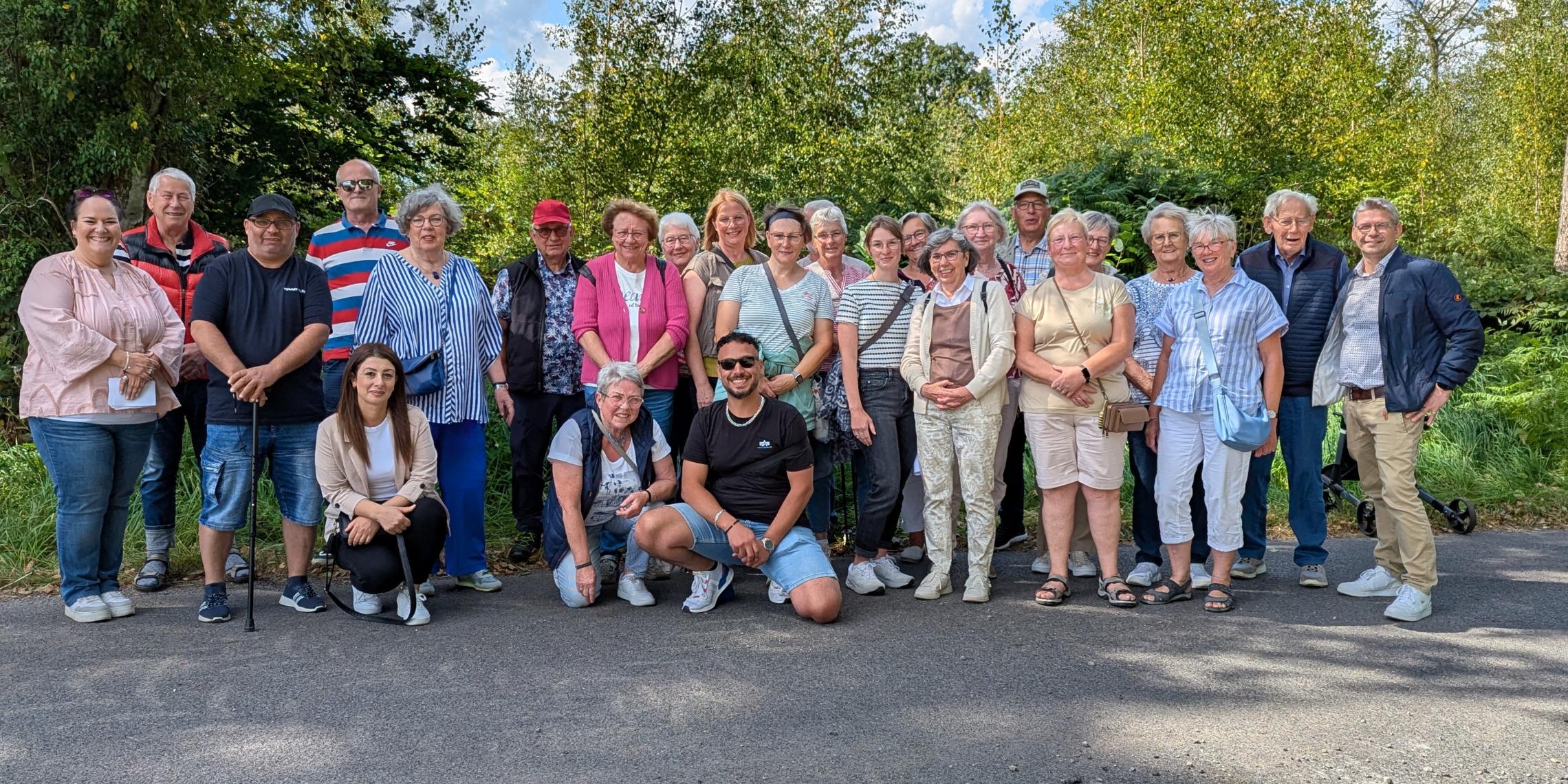 Knapp 30 Ehrenamtliche haben sich in diesem Jahr in Stadtlohn-Büren getroffen und dort eine Wanderung unternommen.