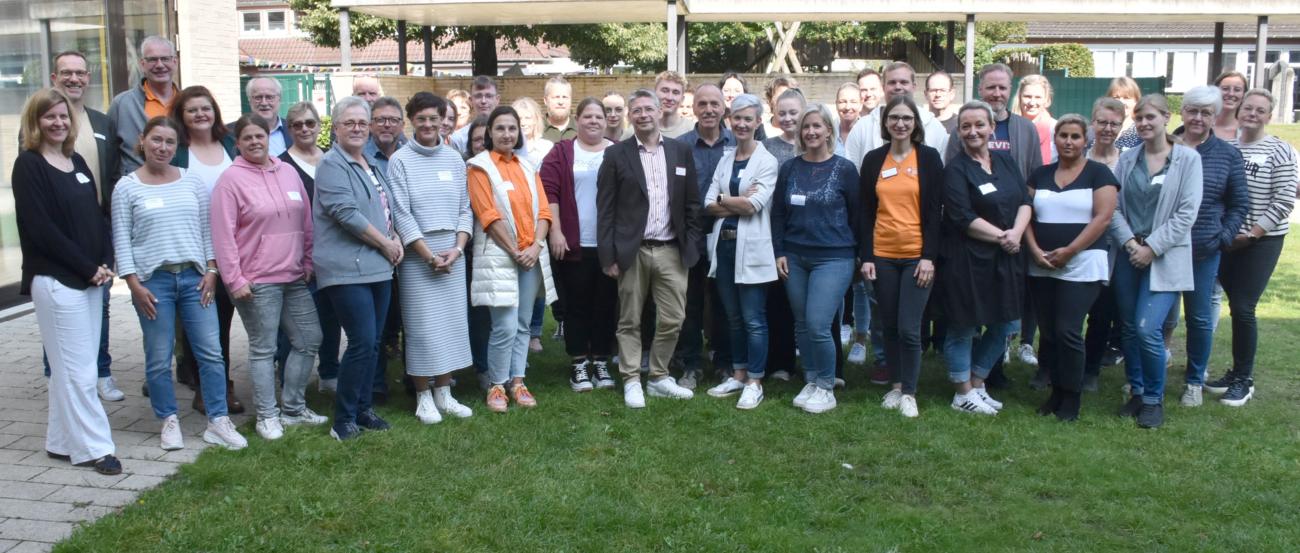 Willkommenstag: Das Bild zeigt neue Mitarbeitende und Führungskräfte des Caritasverbandes Ahaus-Vreden. (c) Bödding/CAV Willkommenstag: Das Bild zeigt neue Mitarbeitende und Führungskräfte des Caritasverbandes Ahaus-Vreden.
