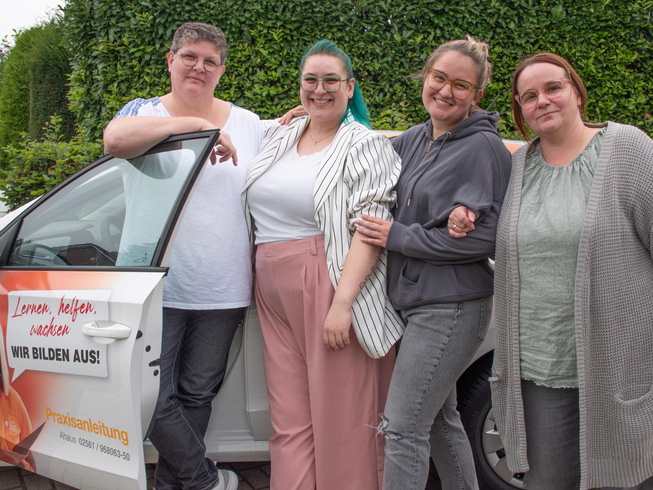 Daniela Storck, Luzie Vogel und Laura Hollweg (v.l.) bilden das Team der Zentralen Praxisanleitung. Dem Trio steht Ausbildungskoordinatorin Miriam Klöpper zur Seite.