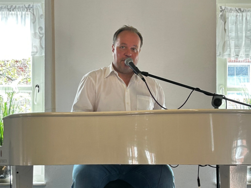 Arndt Baeck spielt Lieder von Udo Jürgens