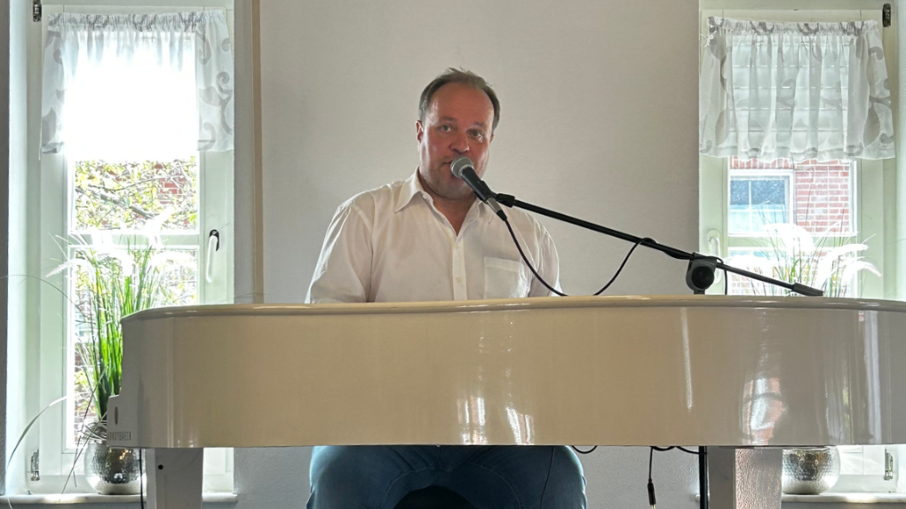 Arndt Baeck spielt Lieder von Udo Jürgens