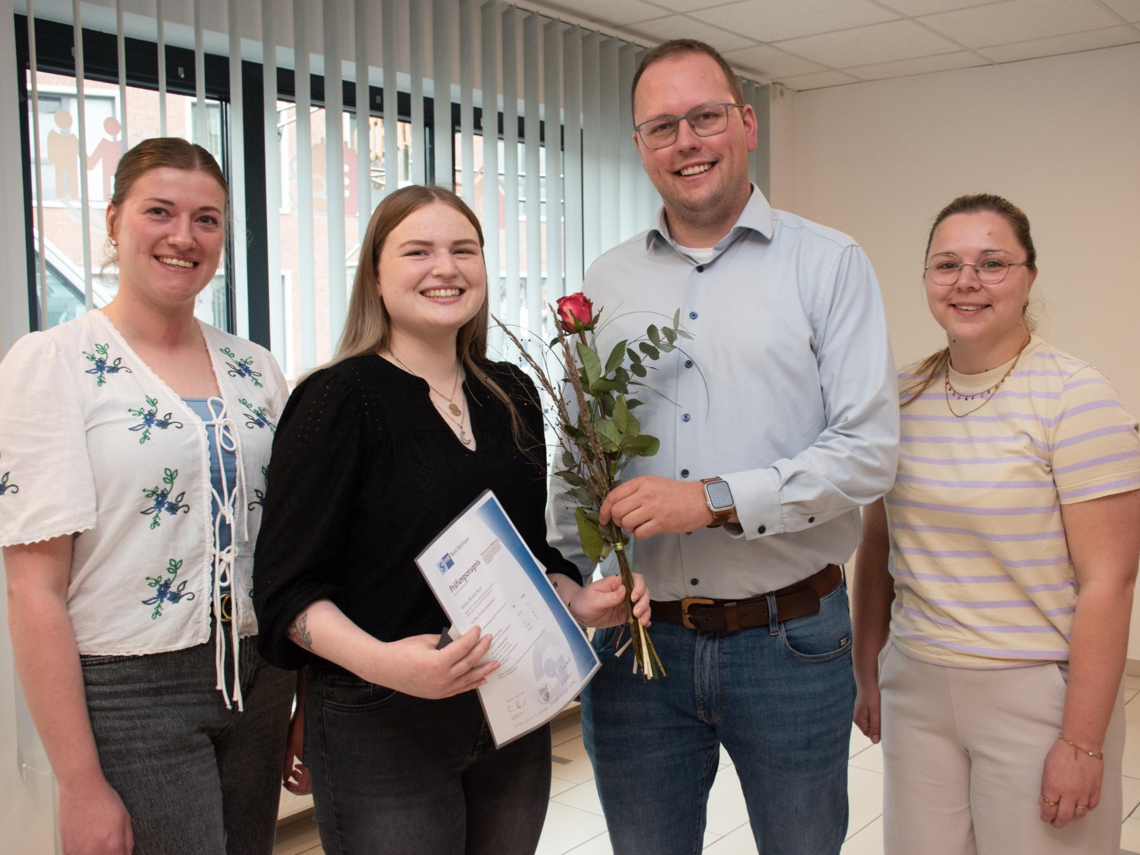 Das Foto zeigt von links: Nadine Hils, Alessia Bone, Yann Schwietering und Jacqueline Janning.