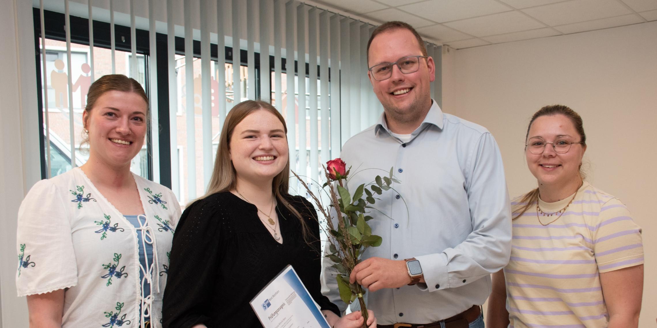 Das Foto zeigt von links: Nadine Hils, Alessia Bone, Yann Schwietering und Jacqueline Janning.