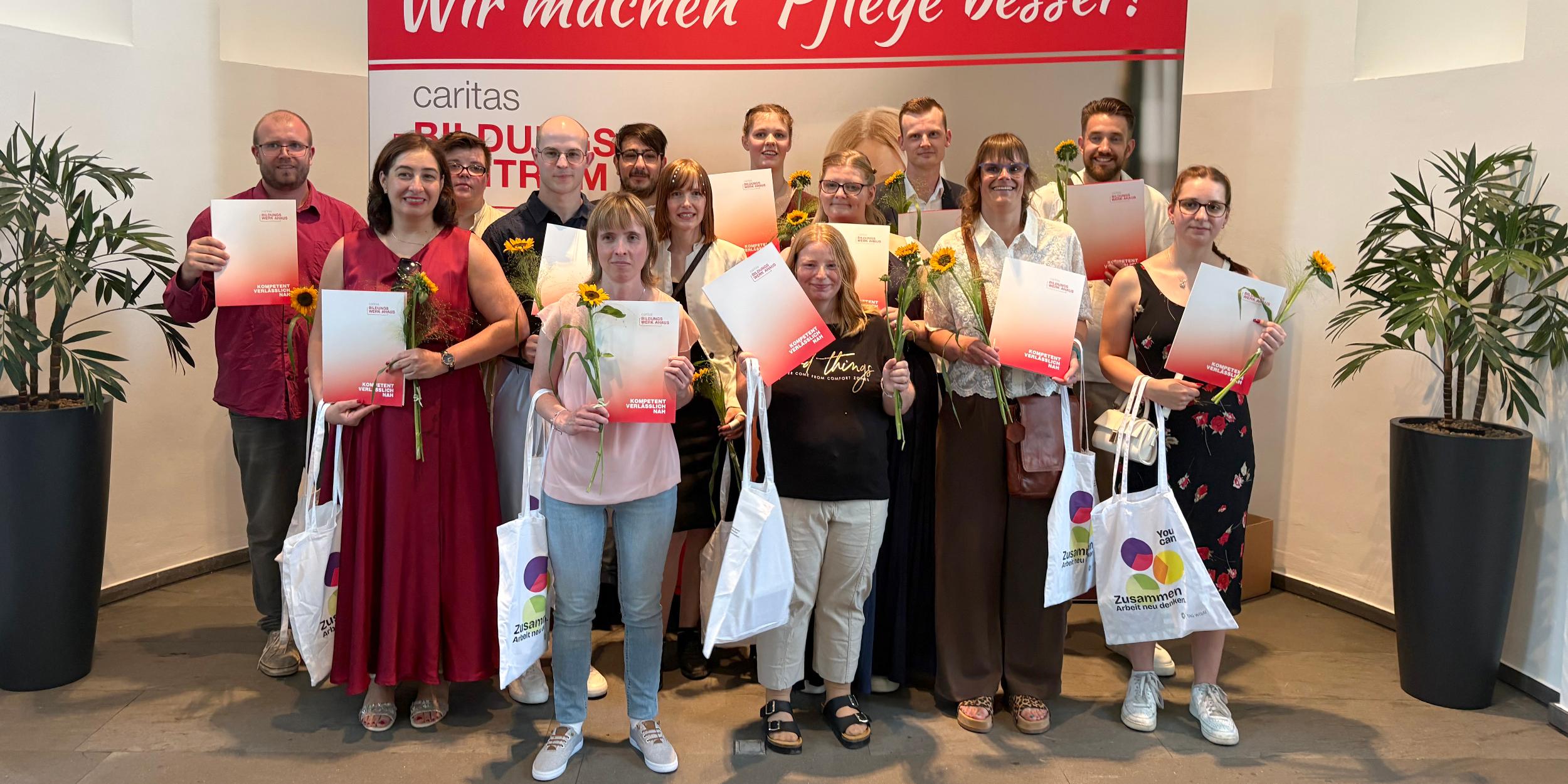 Die Teilnehmerinnen und Teilnehmer der Qualifizierungsmaßnahme zur Alltagsbegleitung.