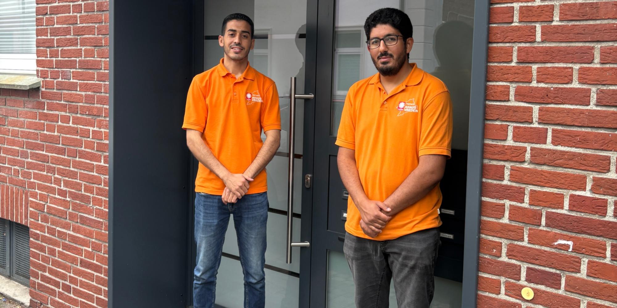 Mohamed Abrakani (r.) und Ali Sarassar haben eine Wohnung in Schöppingen bezogen.