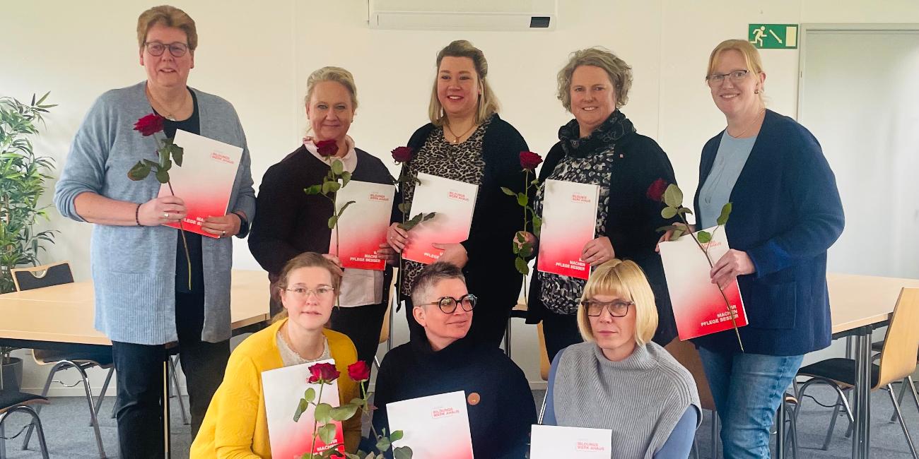 Die erfolgreichen Absolventinnen: Annika Fleige, Tatjana Hausmann, Heike Haveresch, Sarah Hüppe, Michaela Krude, Claudia Lammers-Stegemann, Jana Rathmer, Irmhild Scheffner.