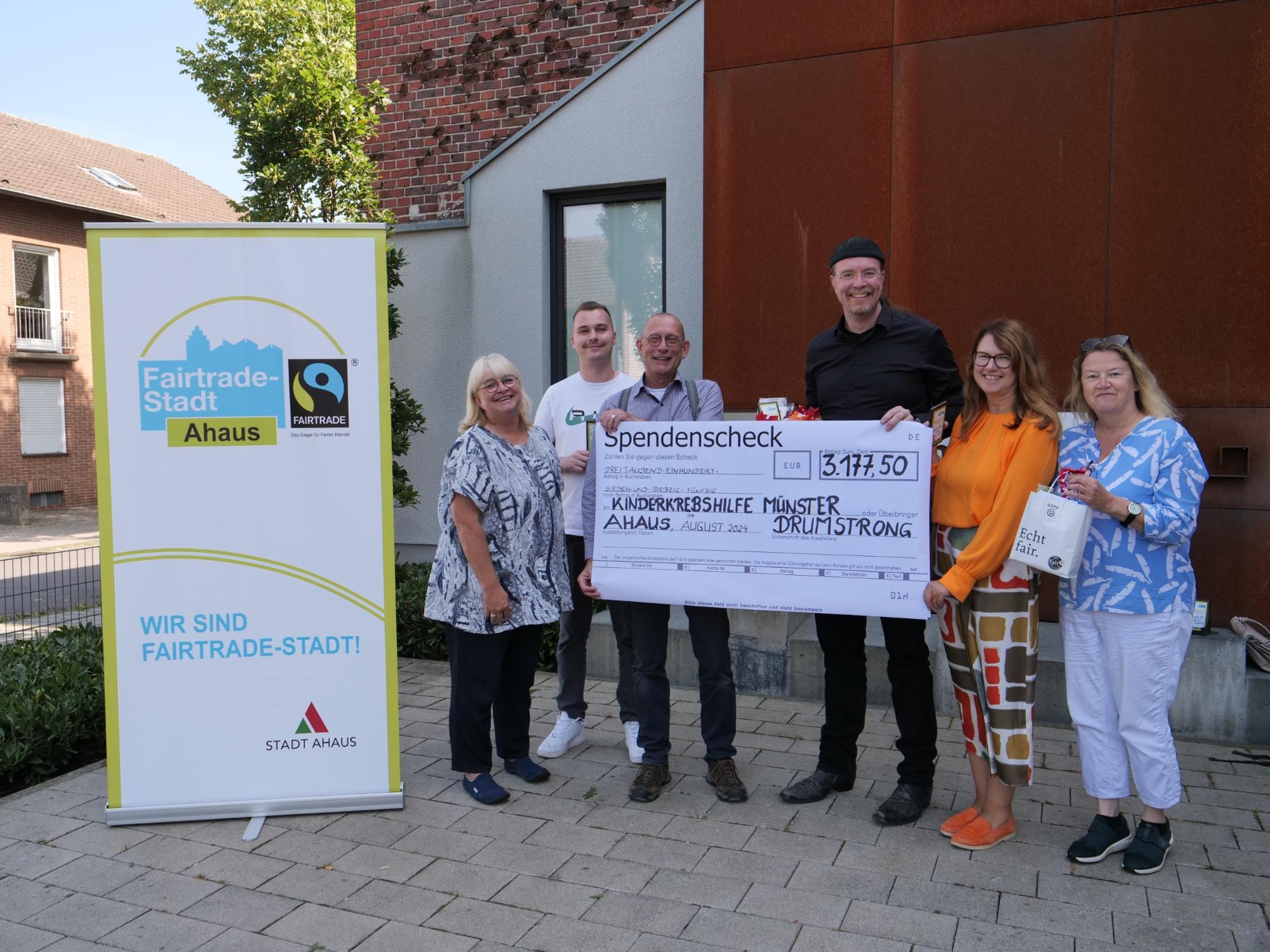 Mehre als 3000 Euro Spendengelder wurden in Ahaus beim Drumstrong 2024 ertrommelt.