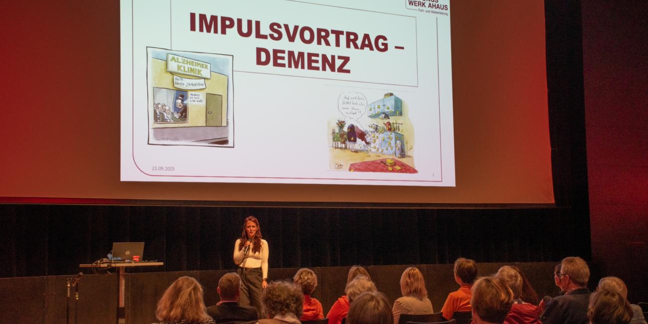 Simone Maas vom Caritas Bildungswerk hielt den Impulsvortrag beim Fachtag Demenz.