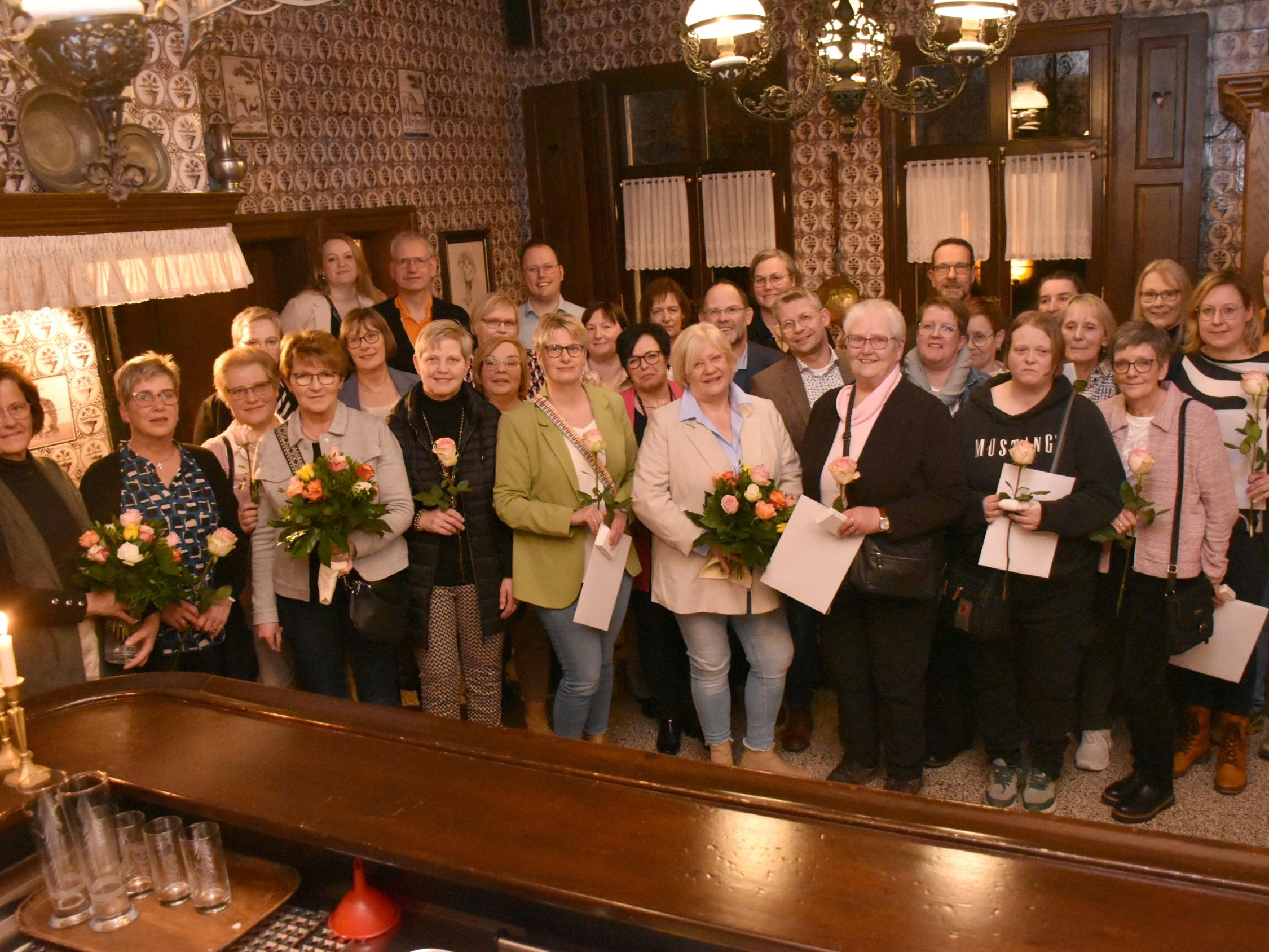 In einer Feierstunde ehrte der Vorstand des Caritasverbandes Ahaus-Vreden zahlreiche Jubilare.