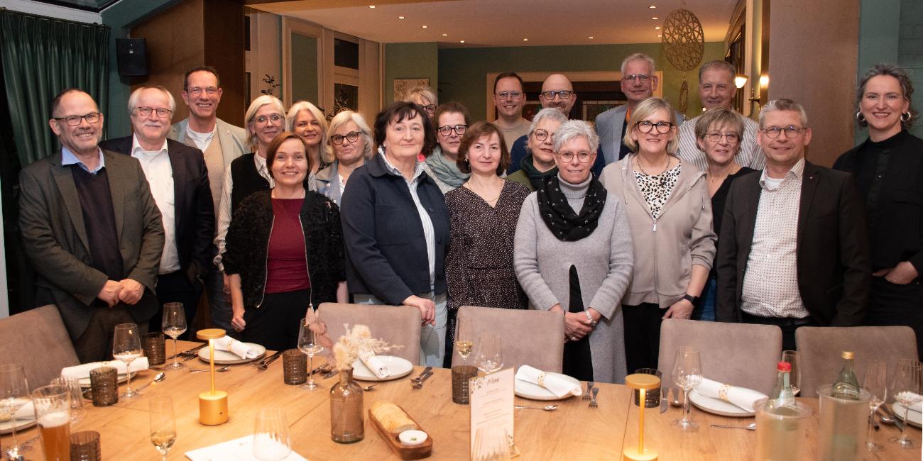 In einer Feierstunde im Restaurant Verst in Epe ehrte der Vorstand Mitarbeitende für ihre langjährige Zugehörigkeit zum Caritasverband Ahaus-Vreden.