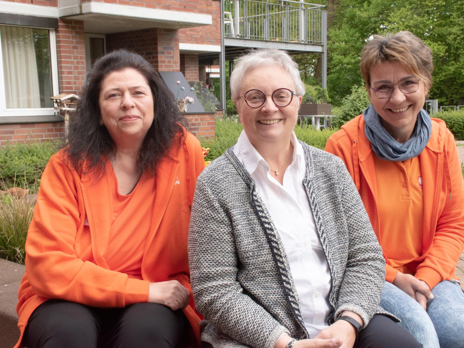 Monika Nienhaus (M.) leitete bislang den Palliativdienst des Caritasverbandes Ahaus-Vreden. Ihre Nachfolgerinnen sind Birgit Linnemann (l.) und Monika Terhart (r.).
