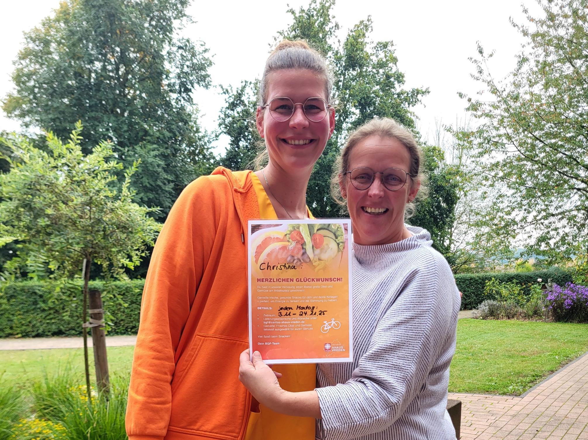 Christina Schulten (Caritas-Seniorenheim St. Ludgerus in Heek) gewann einen Gutschein über einen Monat lang frisches Obst und Snackgemüse am Arbeitsplatz.