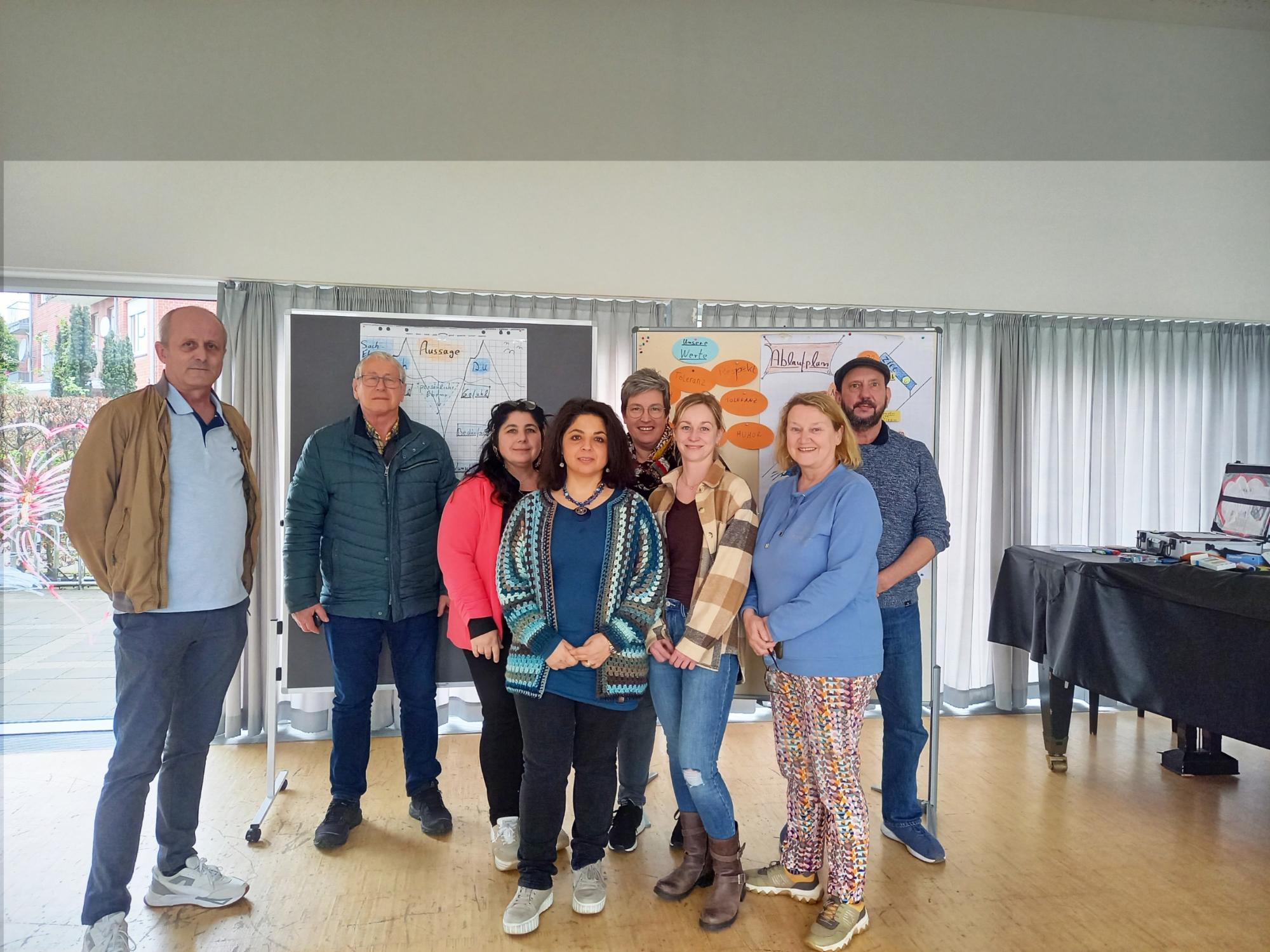 Das Bild zeigt einige der Seminarteilnehmerinnen und -teilnehmer.