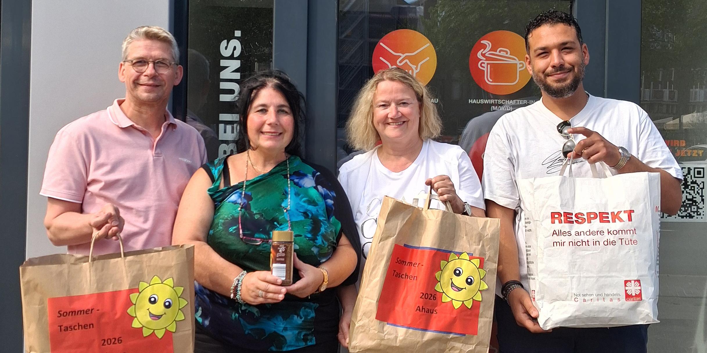 Peter Schwack (Vorstand), Carmen Esposito-Stumberger (Integrationslotsenprojekt), Christel Mers (Gemeindecaritas) und Mohammad Anouz (Integrationslotsenprojekt).