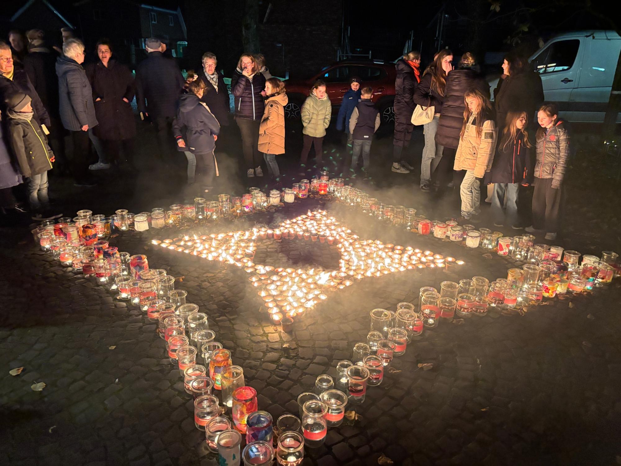 Viele kleine Lichter als Zeichen der Hoffnung
