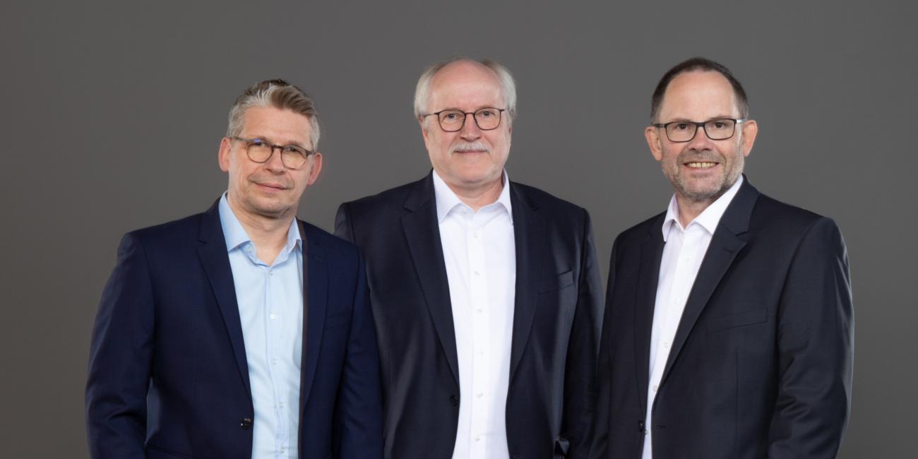 Der Vorstand des Caritasverbandes Ahaus-Vreden (Peter Schwack, Matthias Wittland, Hans-Peter Merzbach, v.l.) macht deutlich: „Der Caritasverband Ahaus-Vreden ist in keinerlei Hinsicht in die Vorgänge in Bocholt involviert und trägt keine Auswirkungen dieser Entwicklungen.“