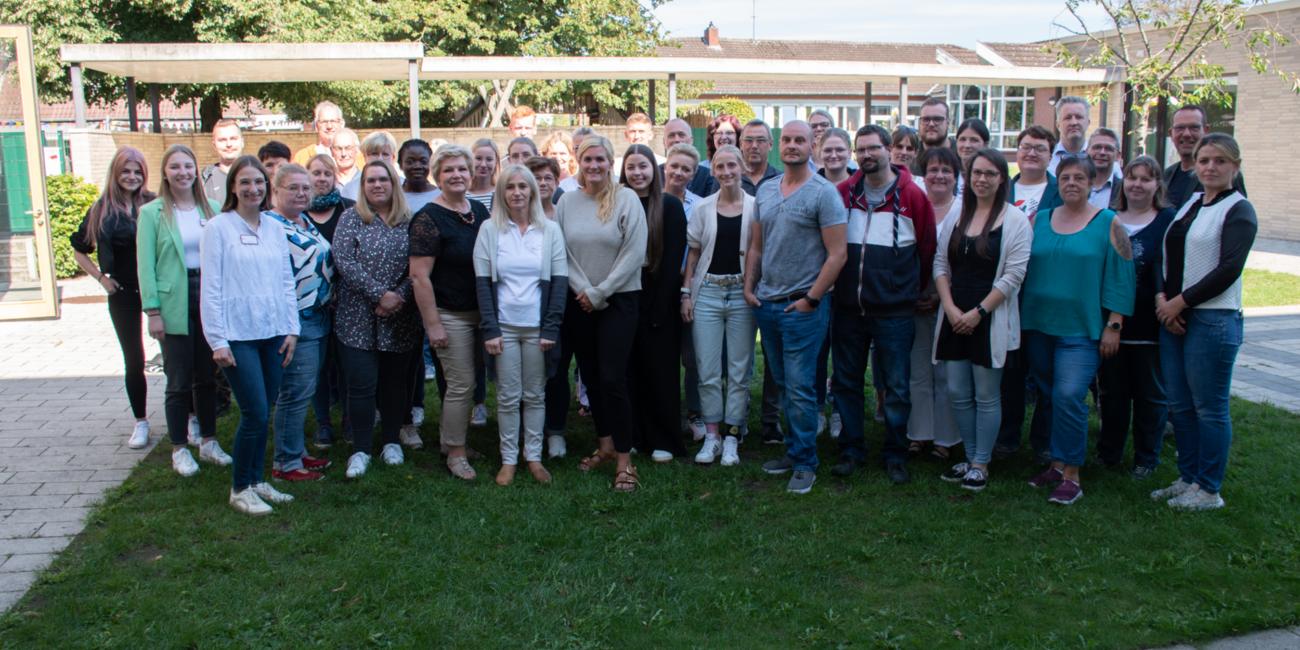 Gruppenfoto zum Abschluss: Beim Willkommenstag gab es für die neuen Mitarbeitenden jede Menge Infos über den Caritasverband Ahaus-Vreden.