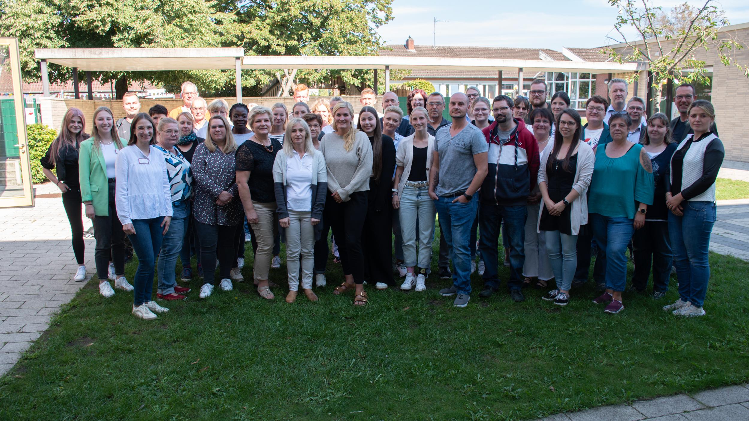 Gruppenfoto zum Abschluss: Beim Willkommenstag gab es für die neuen Mitarbeitenden jede Menge Infos über den Caritasverband Ahaus-Vreden.